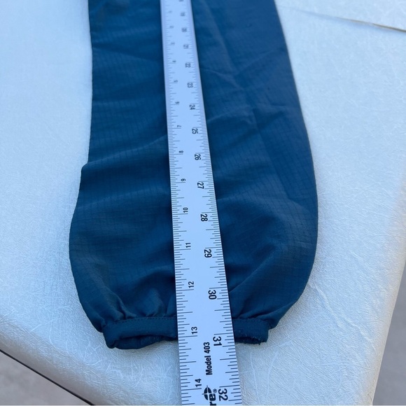 Vintage Patagonia Windbreaker
Jacket men’s Size S - Picture 8 of 11